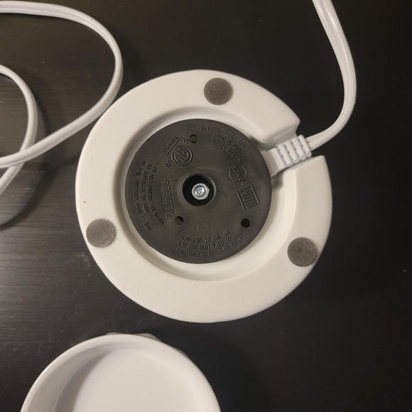 Scentsy White And Gold Medium Burner - Picture 7 of 8